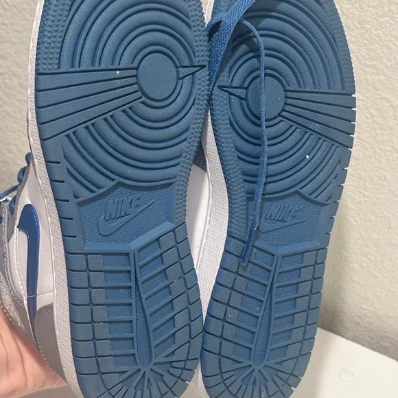 Air Jordan Retro 1 Mid - Picture 5 of 7